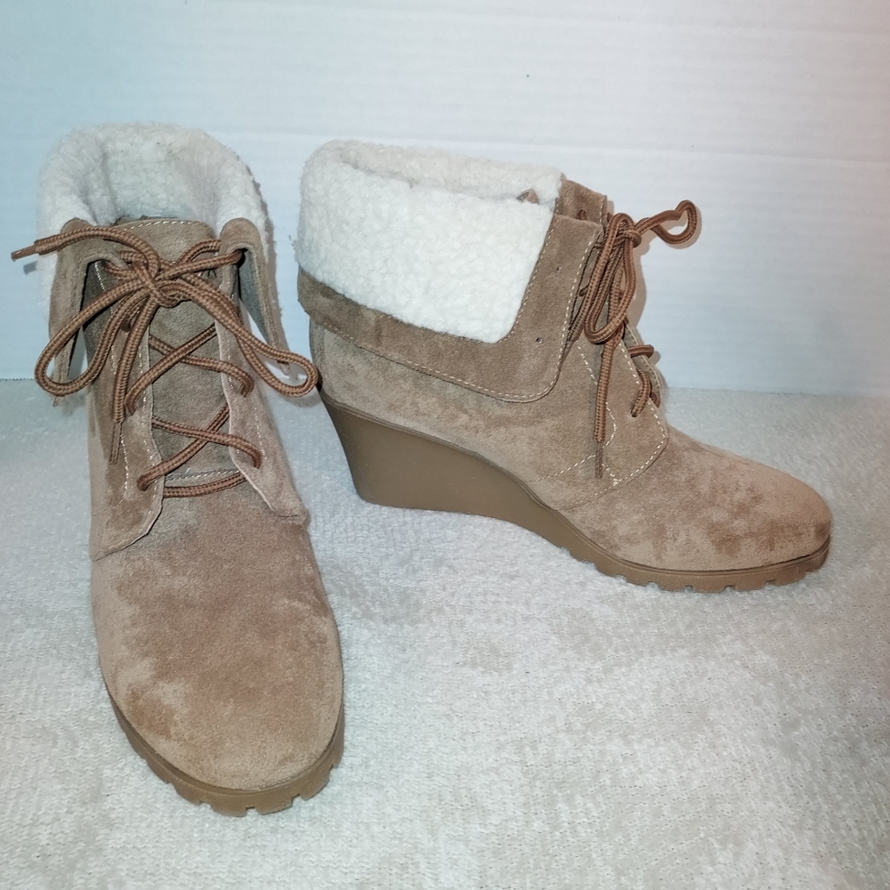 Nautica New TendonTan Faux Suede Wedge Booties size 10